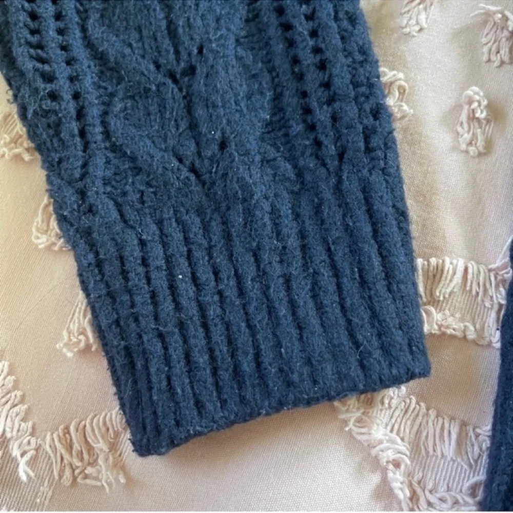 Hollister Cardigan - Picture 7 of 11